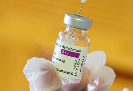 https://storage.bljesak.info/article/347586/450x310/astrazeneca vaccine cnbs.jpg